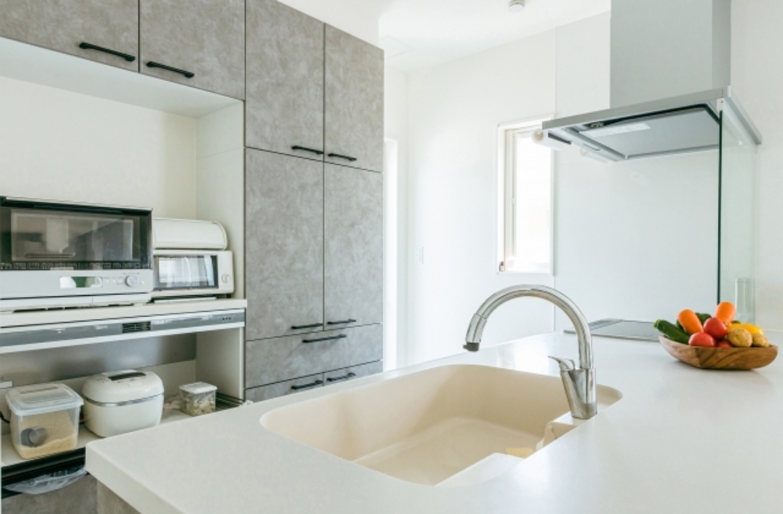  汚れに強く、お手入れ簡単。快適キッチンの下地づくり