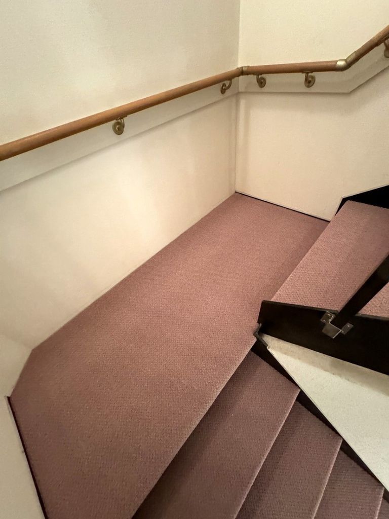 階段カーペット貼り替え